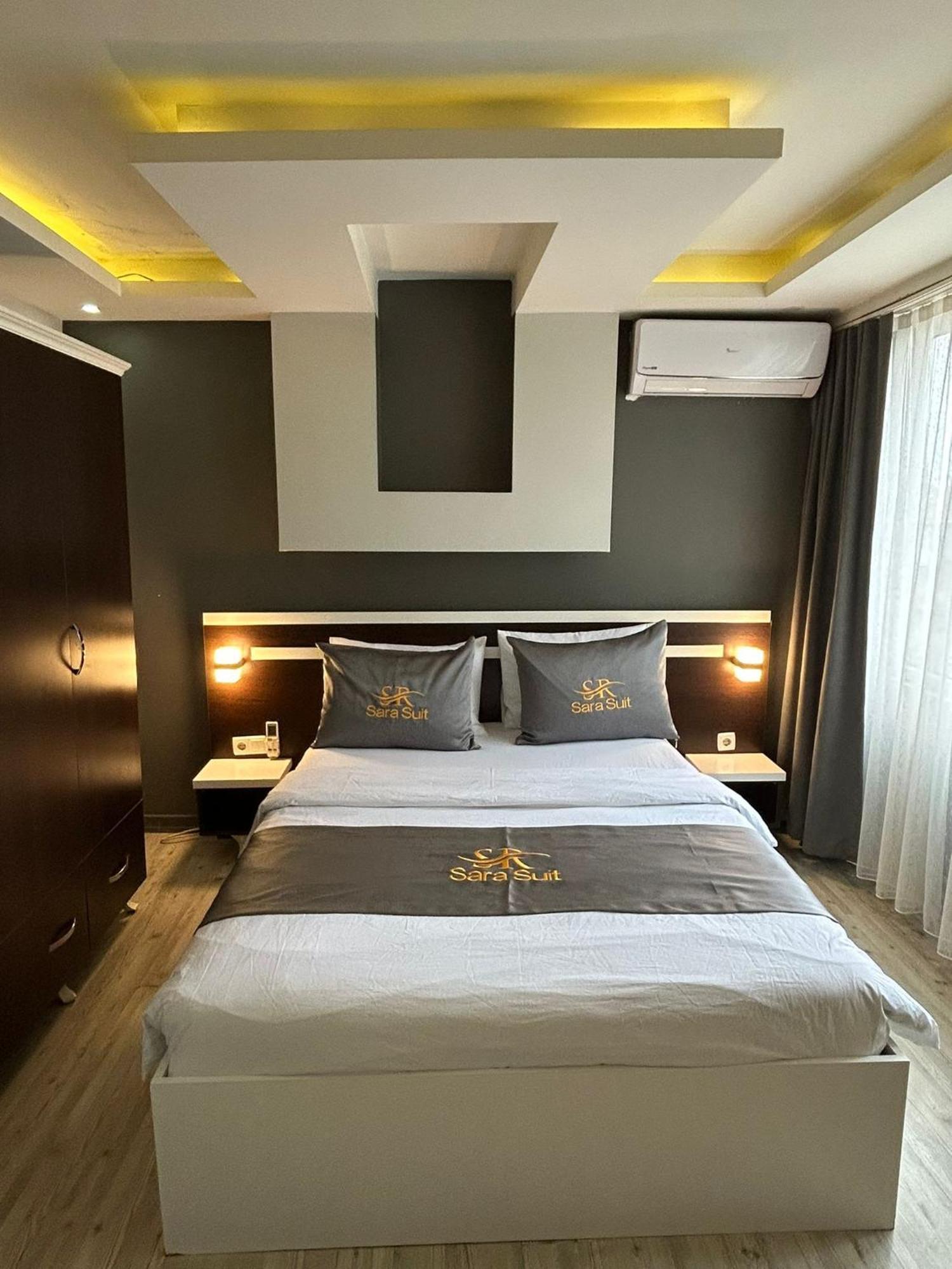 Sara Aparthotel *