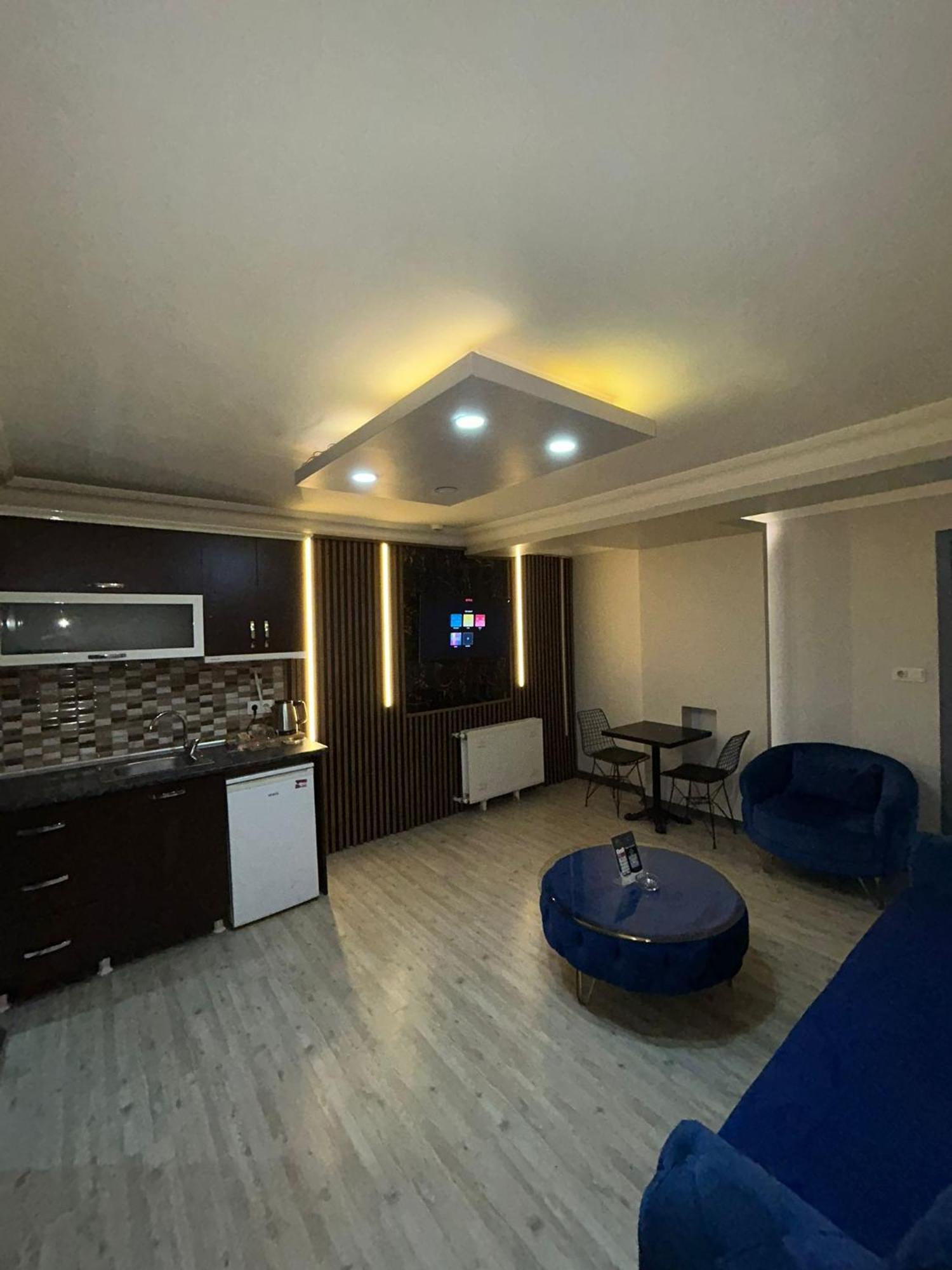 Sara Aparthotel *