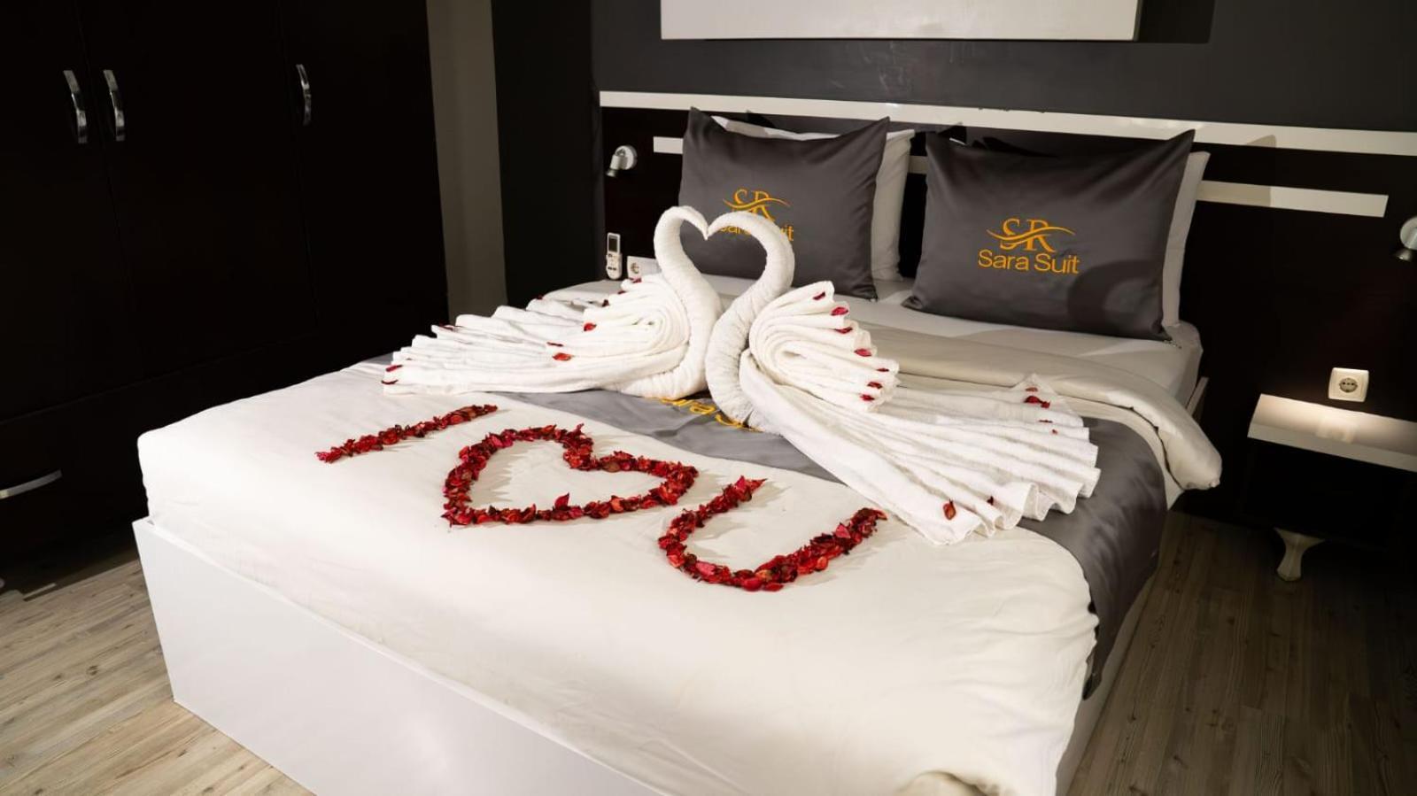 Sara Aparthotel *