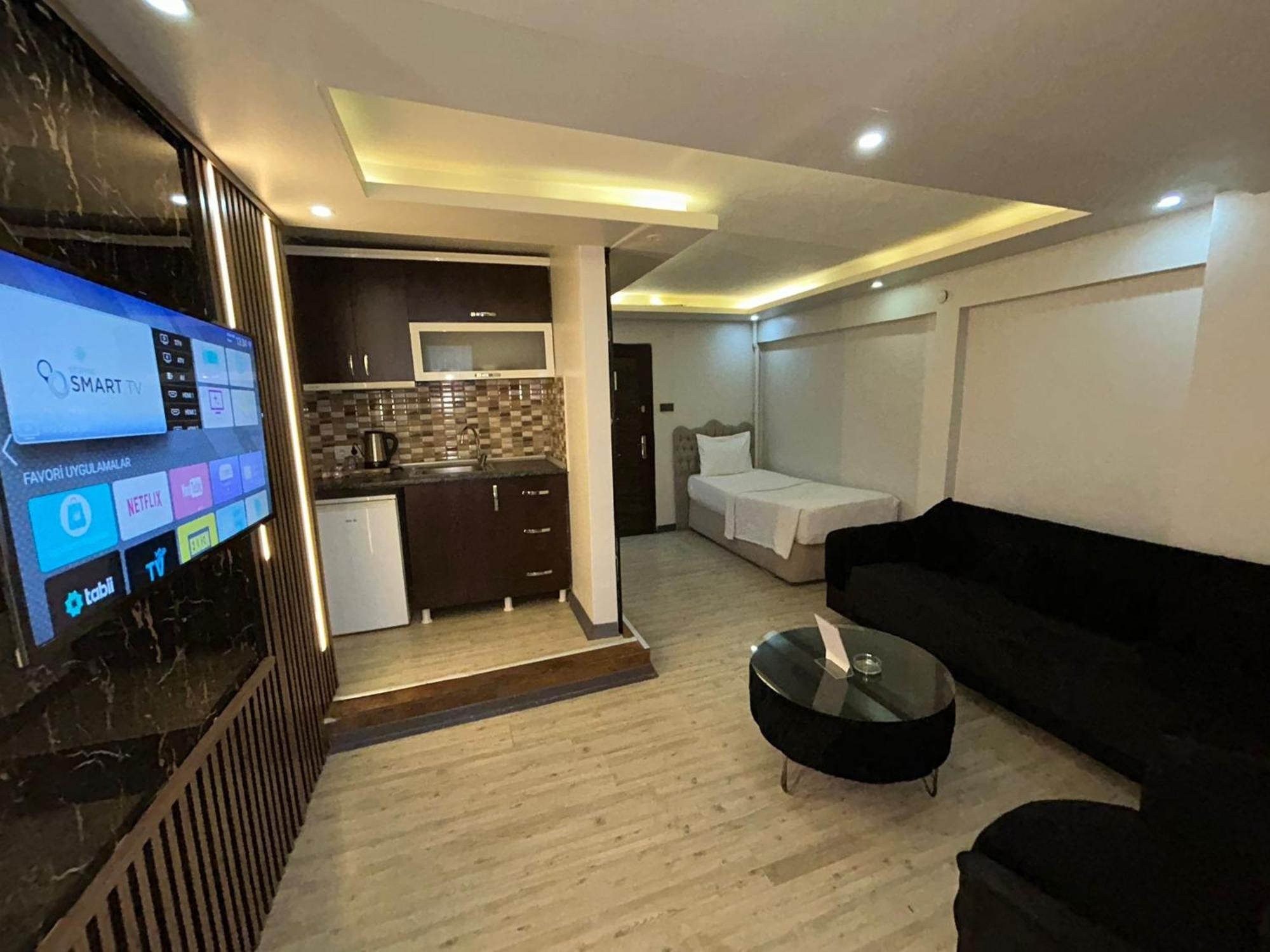 Sara Aparthotel *