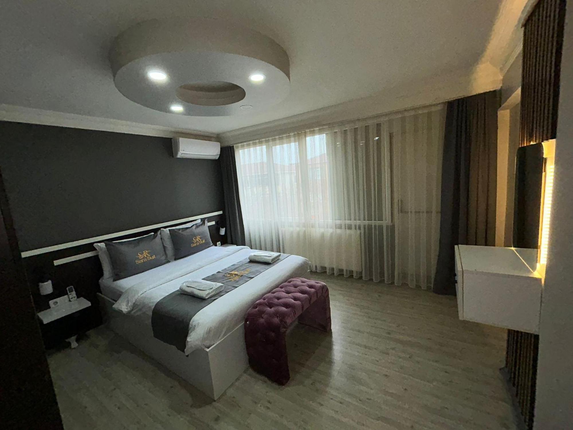 Sara Aparthotel *